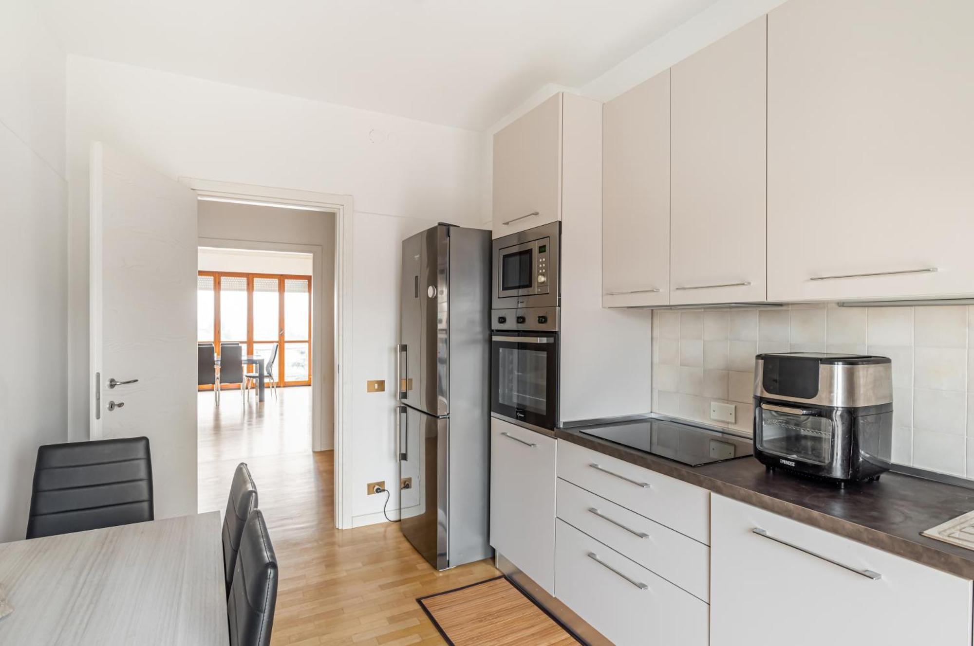 Station - Bright With Balcony! Apartment Padua