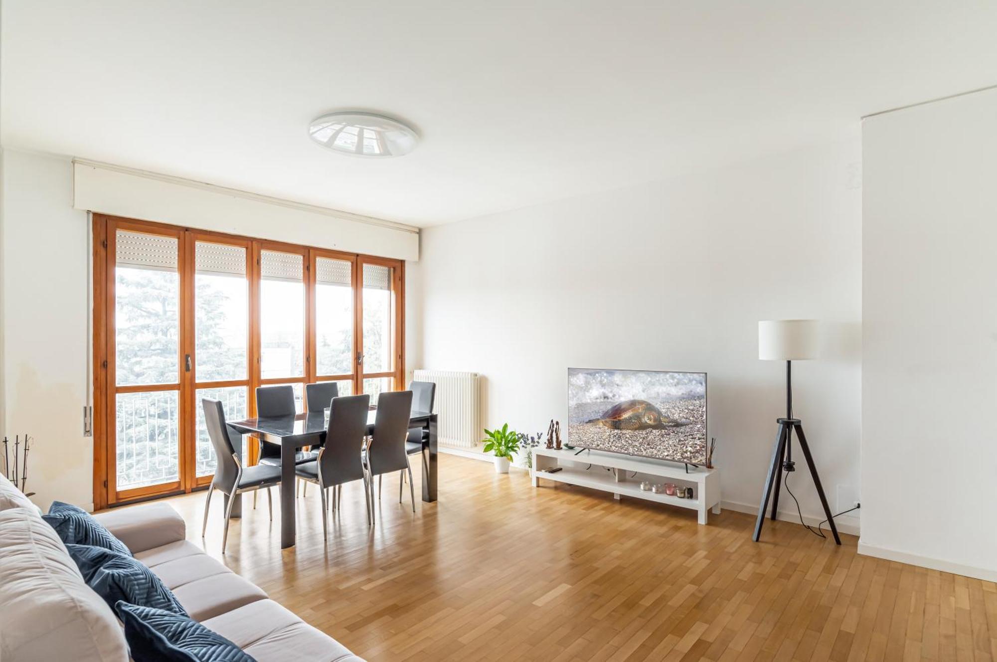 Station - Bright With Balcony! Apartment *