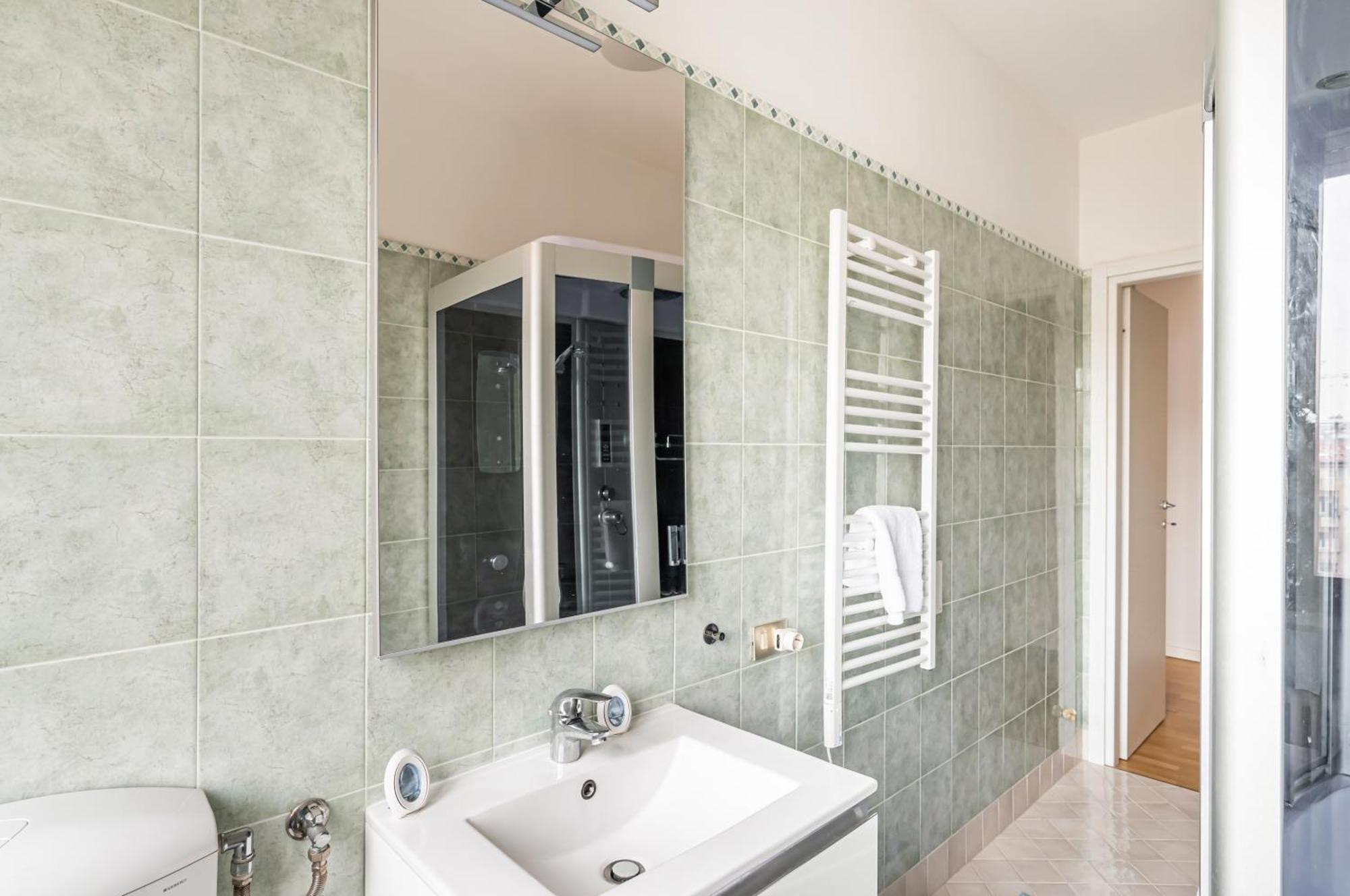 Apartment Station - Bright With Balcony! Padua