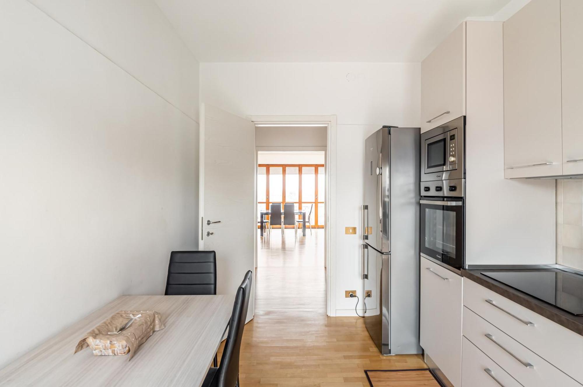 Station - Bright With Balcony! Apartment *
